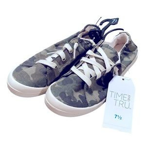 Time And Tru Scrunch Back Memory Foam Slip On Snickers